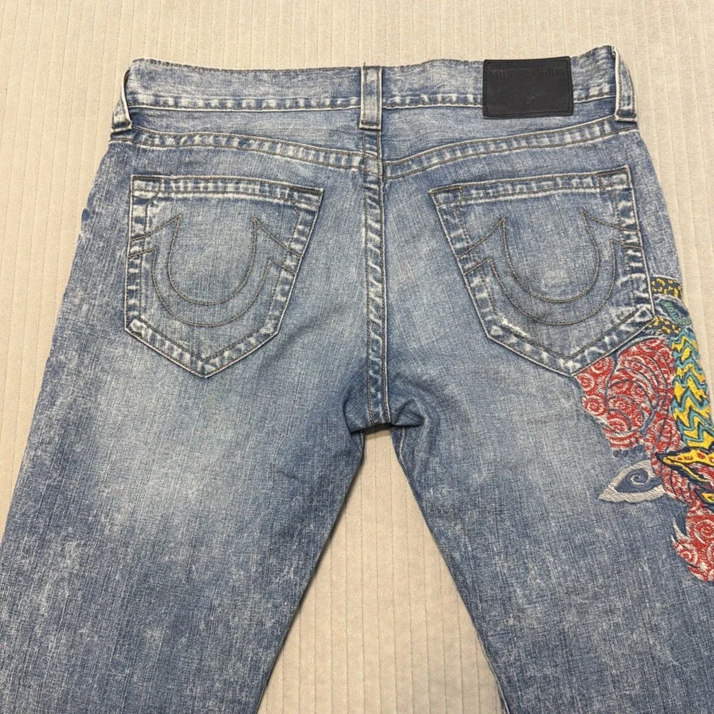 True Religion Jeans Mens 33x34 Geno Ojai Escape Dragon Embroidered Distressed